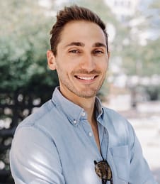 Guillaume Thevenon, ostéopathe et kinésithérapeute du sport à Lyon 8e, photo de profil professionnelle Guillaume Thevenon, ostéopathe et kinésithérapeute du sport à Lyon 8e, photo de profil professionnelle